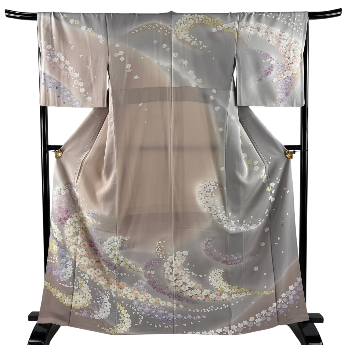 【美品】 訪問着 身丈165cm 裄丈67cm M 袷 落款あり 桜 花びら 染め分け ぼかし ピンクベージュ 正絹 名品 一つ紋 【中古】