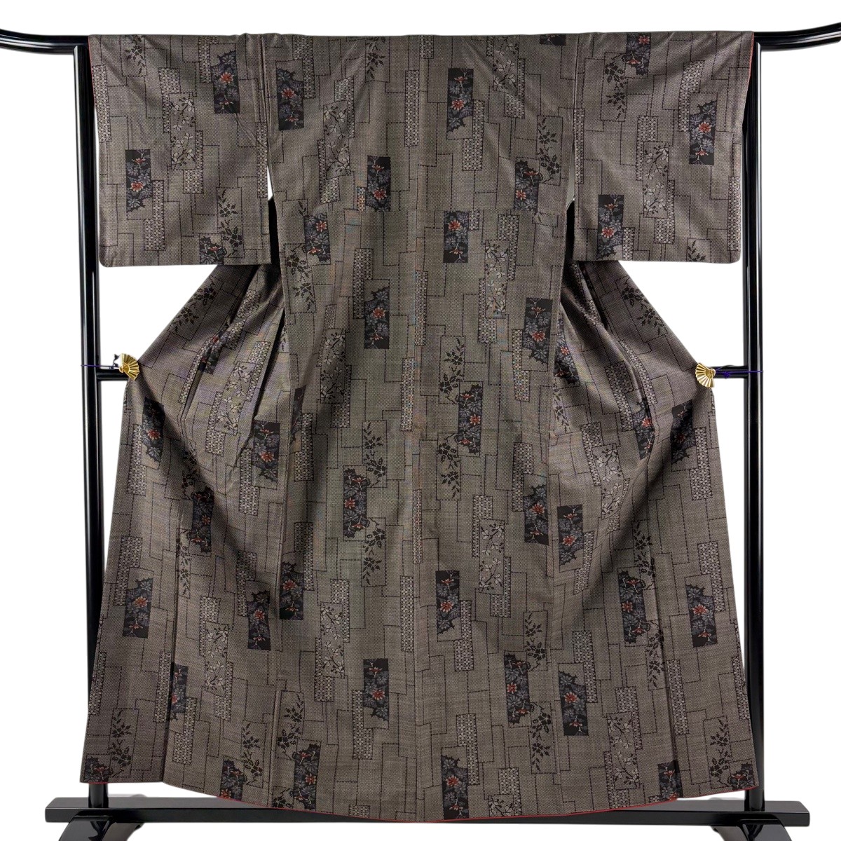 【美品】 紬 身丈158.5cm 裄丈64.5cm M 袷 短冊 菊 焦茶色 正絹 秀品 【中古】
