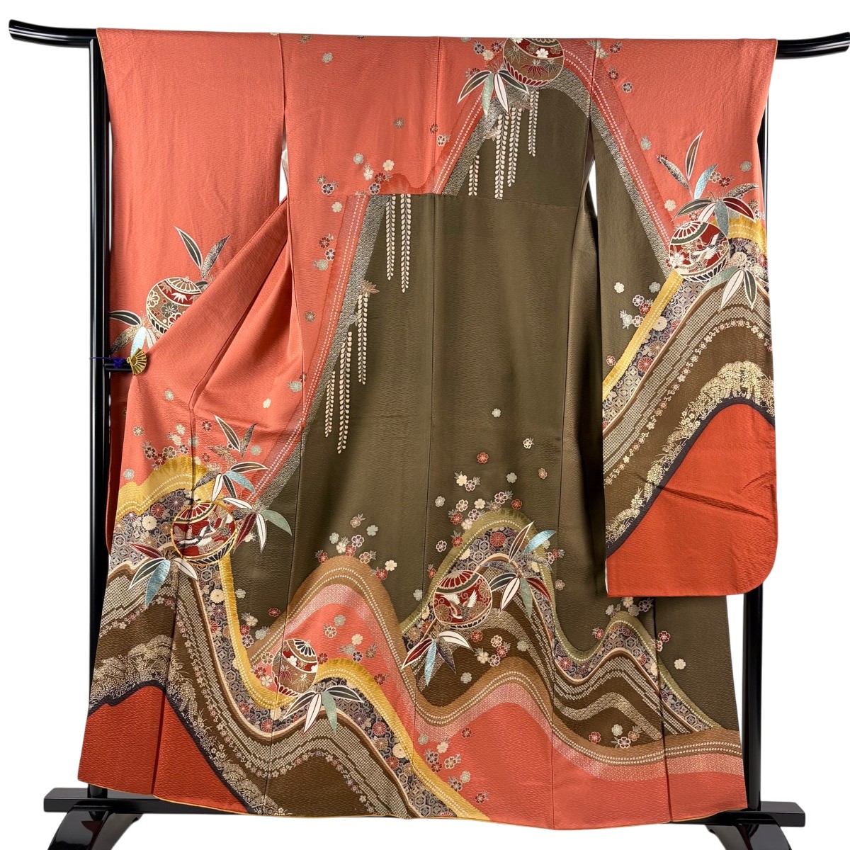 振袖 身丈159cm 裄丈66cm M 袷 鈴 笹 金糸 金銀彩 サーモンピンク 正絹 秀品 【中古】
