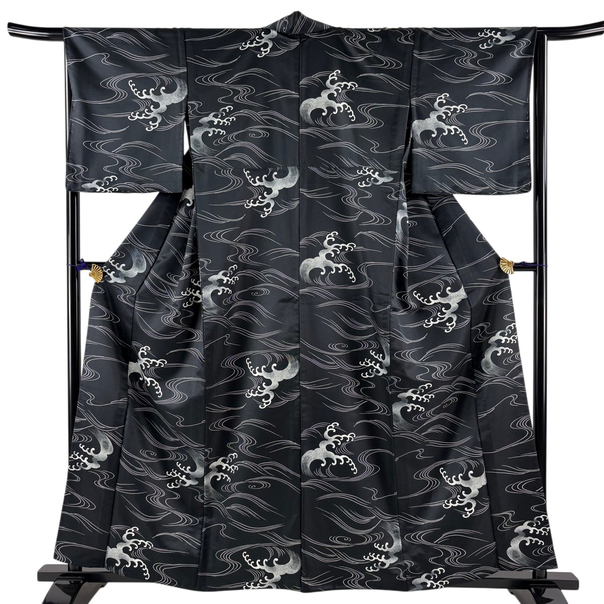 【美品】 小紋 身丈158cm 裄丈65.5cm M 単衣 バチ衿 波頭 流水 黒 化繊 秀品 【中古】