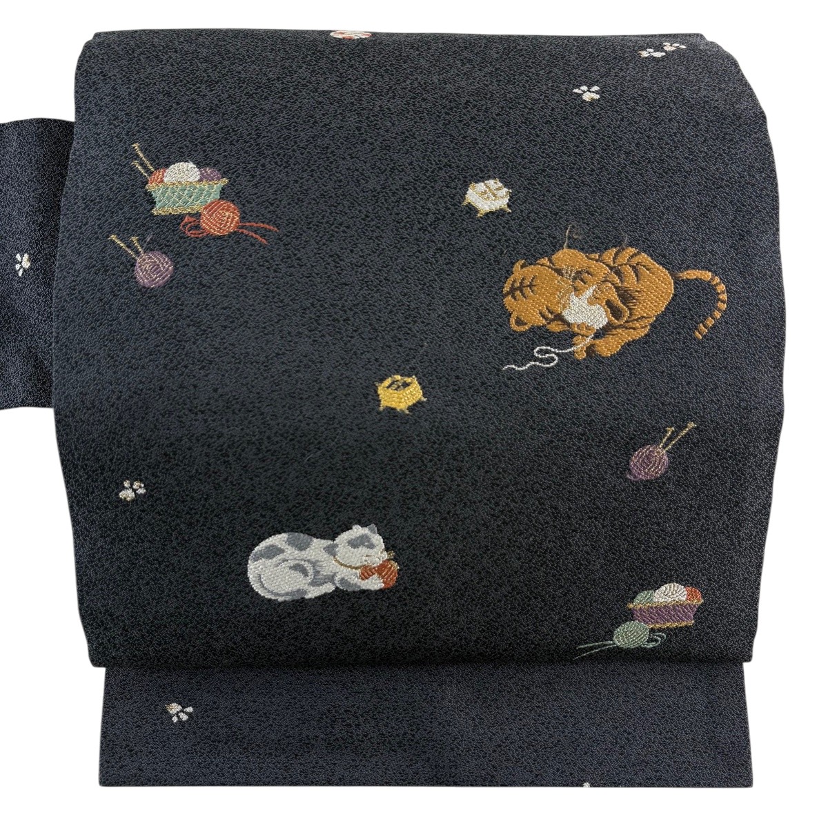 【美品】 名古屋帯 逸品 猫 糸巻き 金糸 箔 黒灰 正絹 【中古】 30,420円