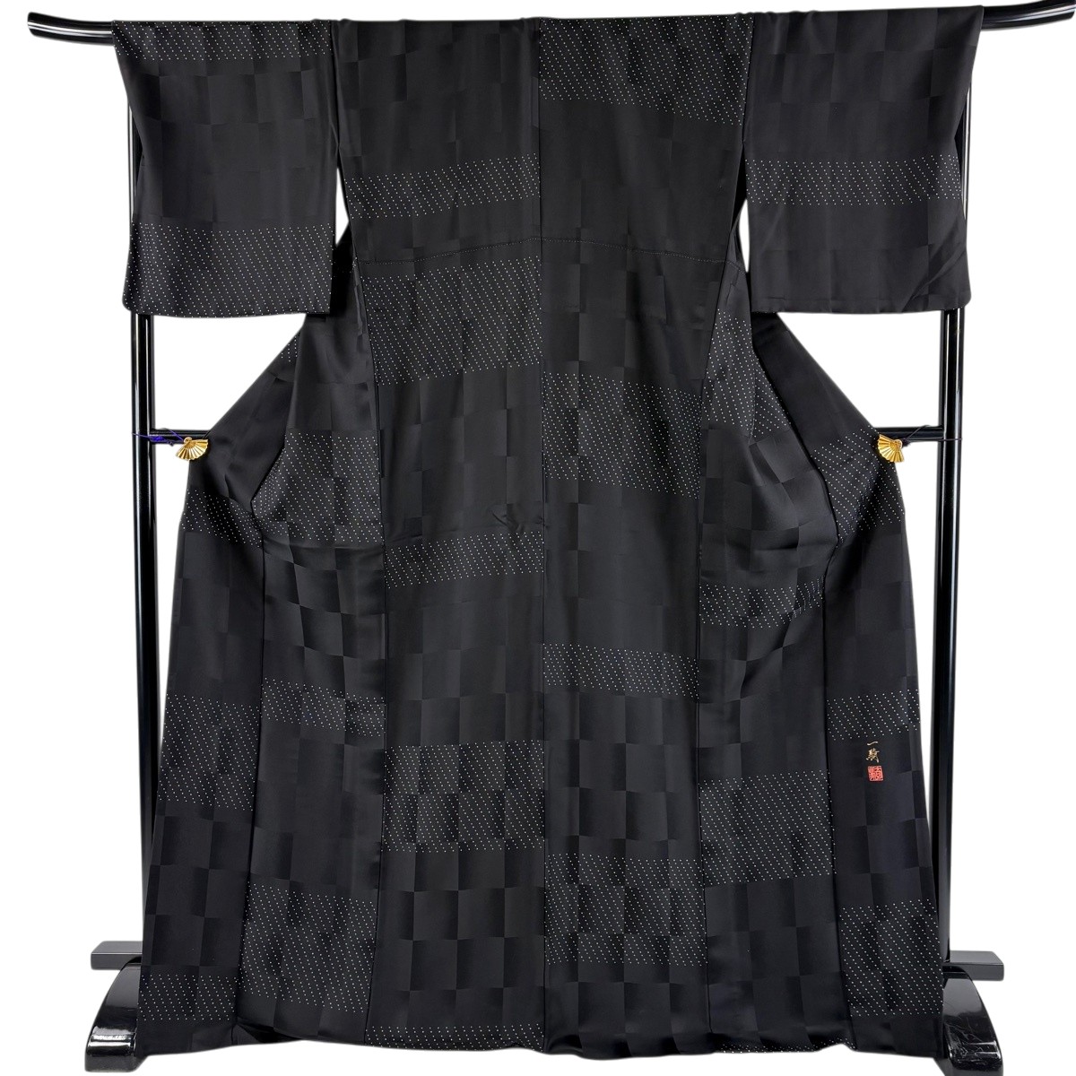 【美品】 小紋 身丈171.5cm 裄丈68.5cm L 単衣 草野一騎 落款あり 地紋 角散らし 黒 正絹 逸品 【中古】 27,170円