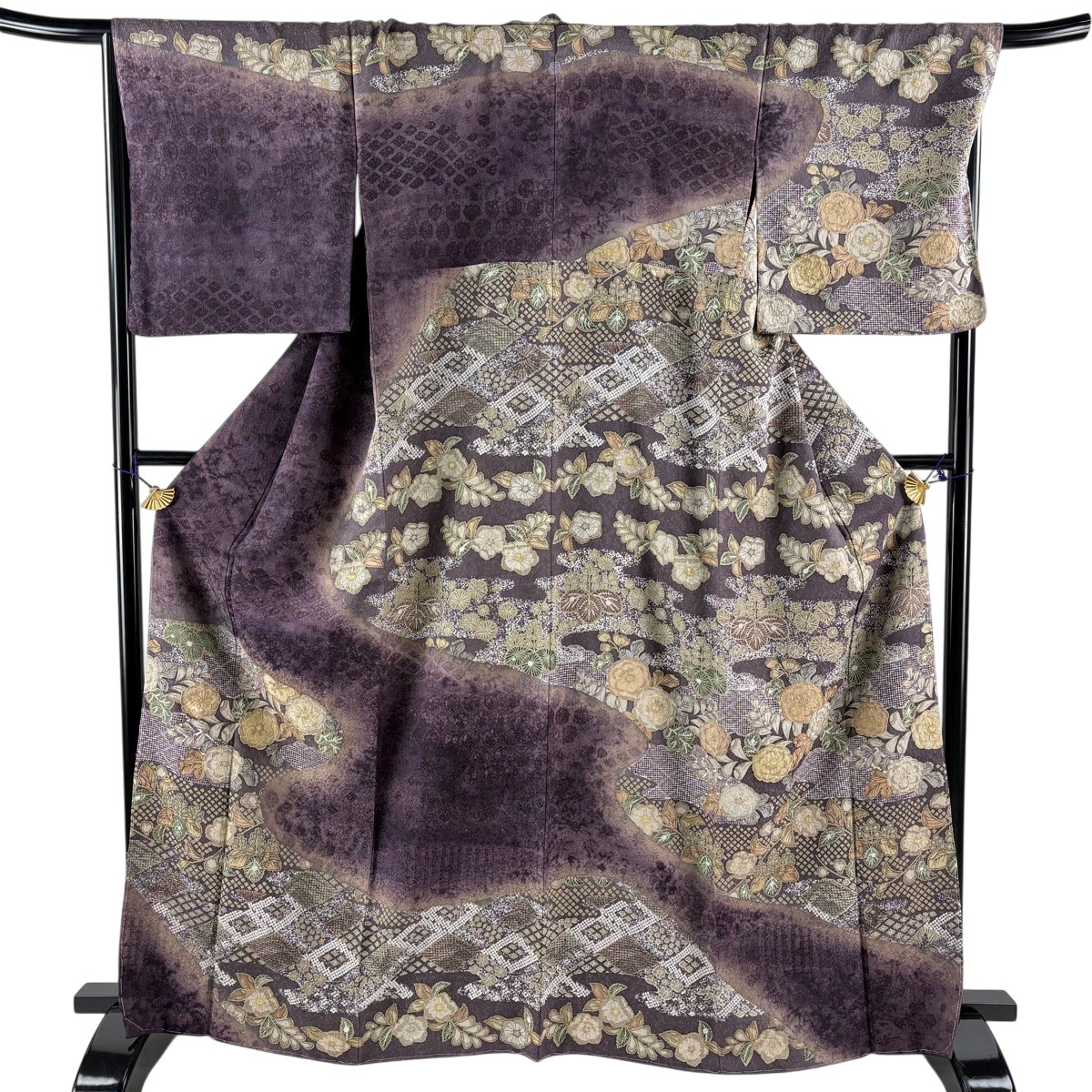 【美品】 短い訪問着 身たけ167糎 裄丈69糎 L 袷 顕花植物 菱 刺しゅう 金通し 紫 正絹 珠玉 一応紋 【中古】 msp50