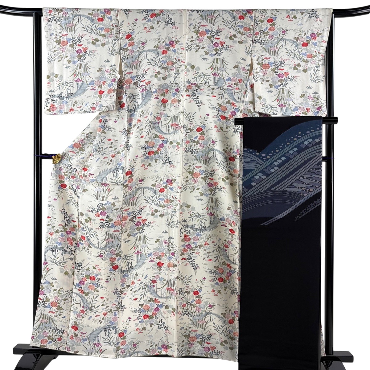 【美品】 小紋 身たけ160糎 裄丈64糎 M 袷 袋帯仕掛ける 秋草 橋 白 正絹 秀品 【中古】
