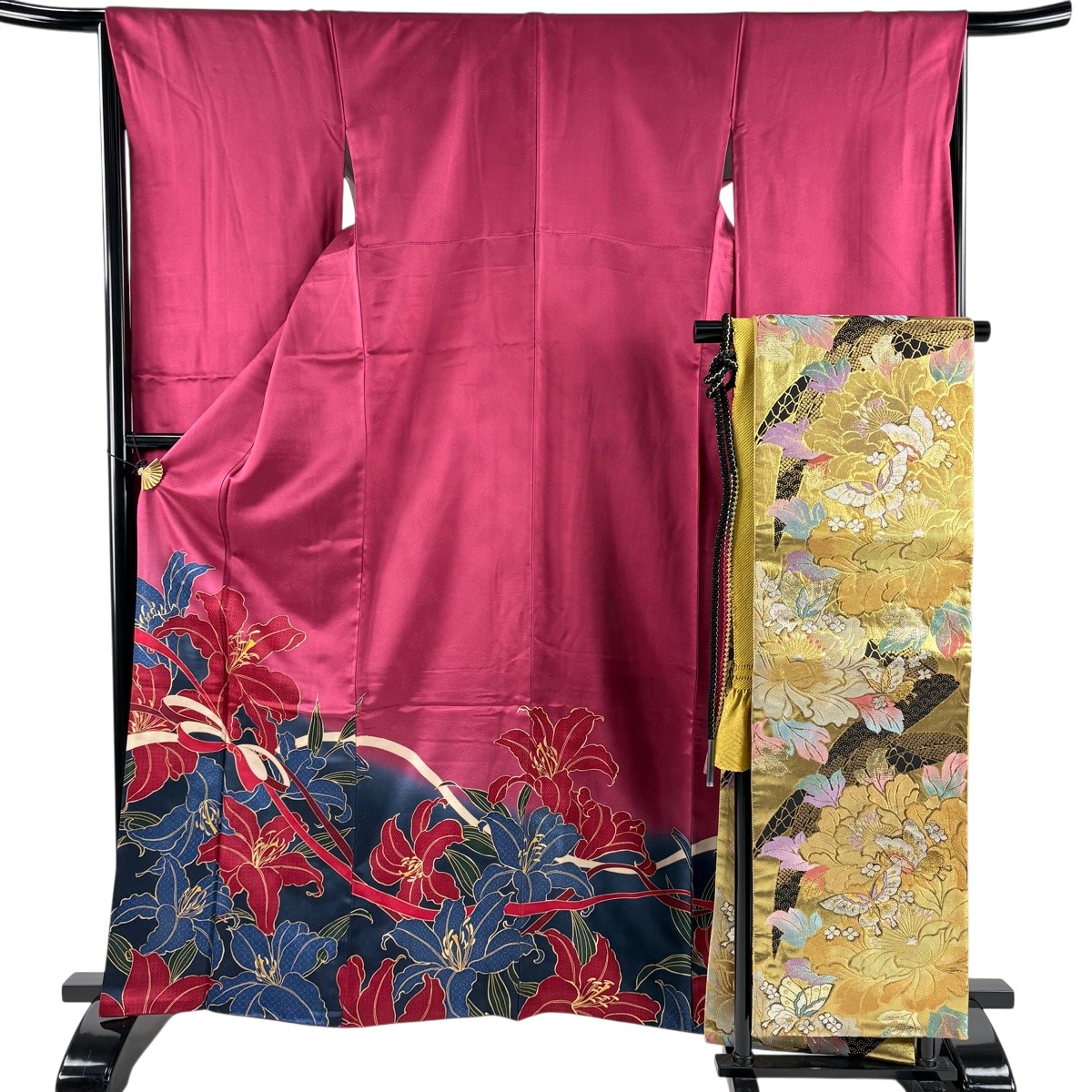 振袖 身たけ163糎 裄丈67糎 M 袷 袋帯フルセット 百合 シュロの葉 金彩 銀通し 赤紫 正絹 秀品 【中古】