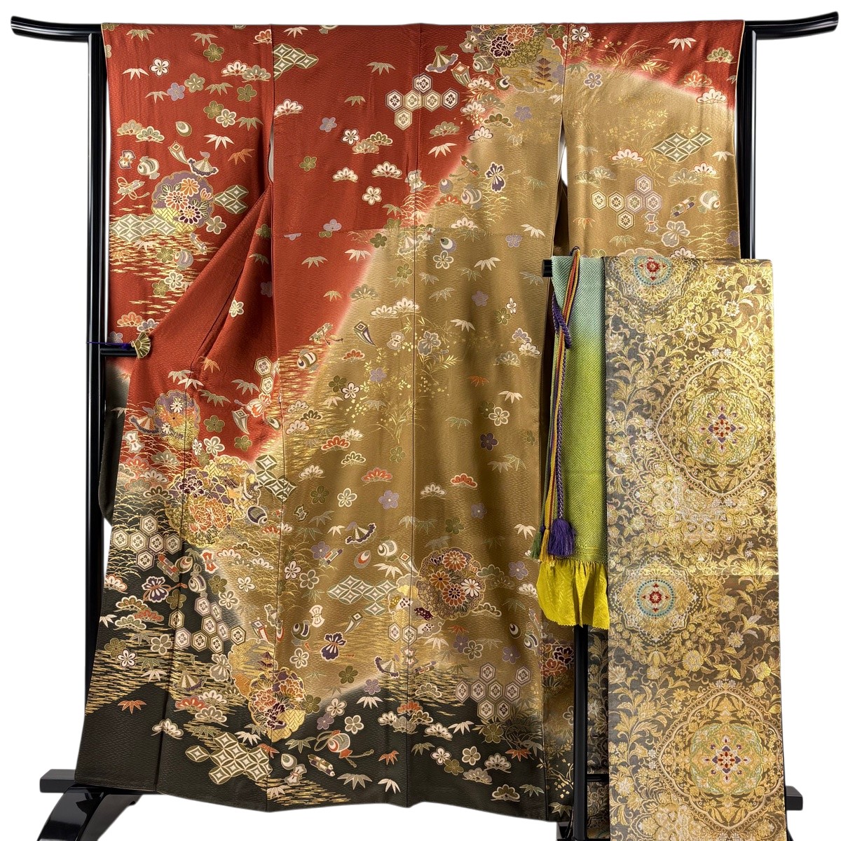 振袖 身たけ160糎 裄丈64.5糎 M 袷 袋帯フルセット 雪輪 宝尽くし 金糸 金彩 赤茶 正絹 秀品 【中古】