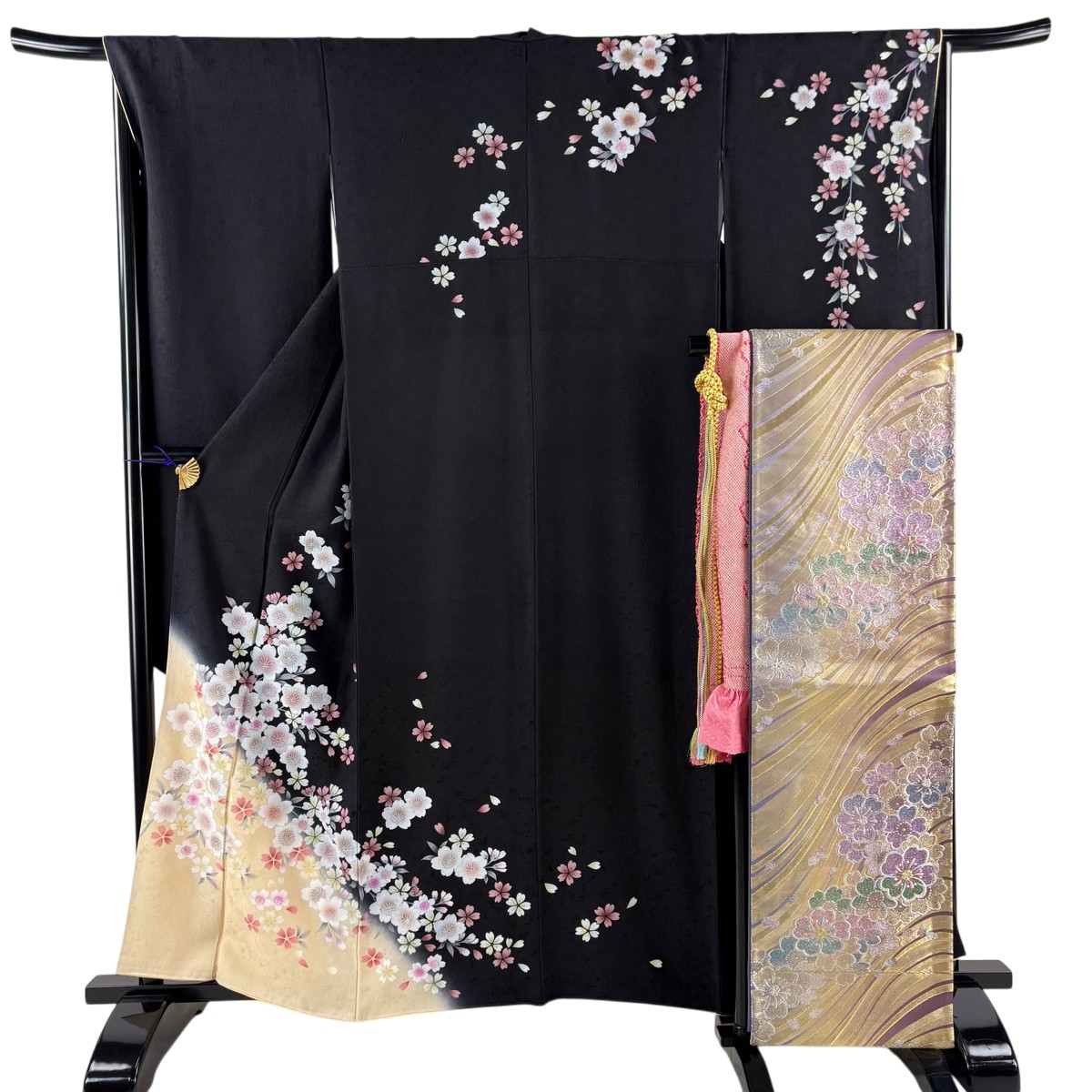 【美品】 振袖 身たけ159糎 裄丈66.5糎 M 袷 袋帯フルセット 桜 花瓣 染め分け ぼかし 黒 正絹 秀品 【中古】