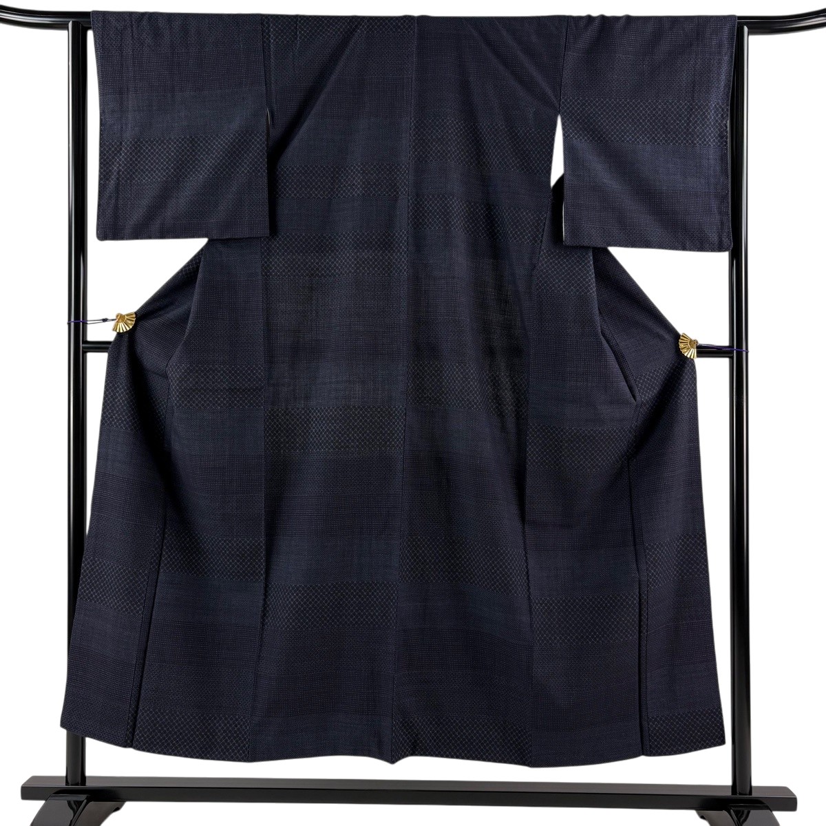 【美品】 結城紬 身丈152cm 裄丈64cm M 袷 本場結城紬 宮崎株式会社 証紙あり 段縞 斜め格子 濃紺 正絹 逸品 【中古】｜バイセル 店