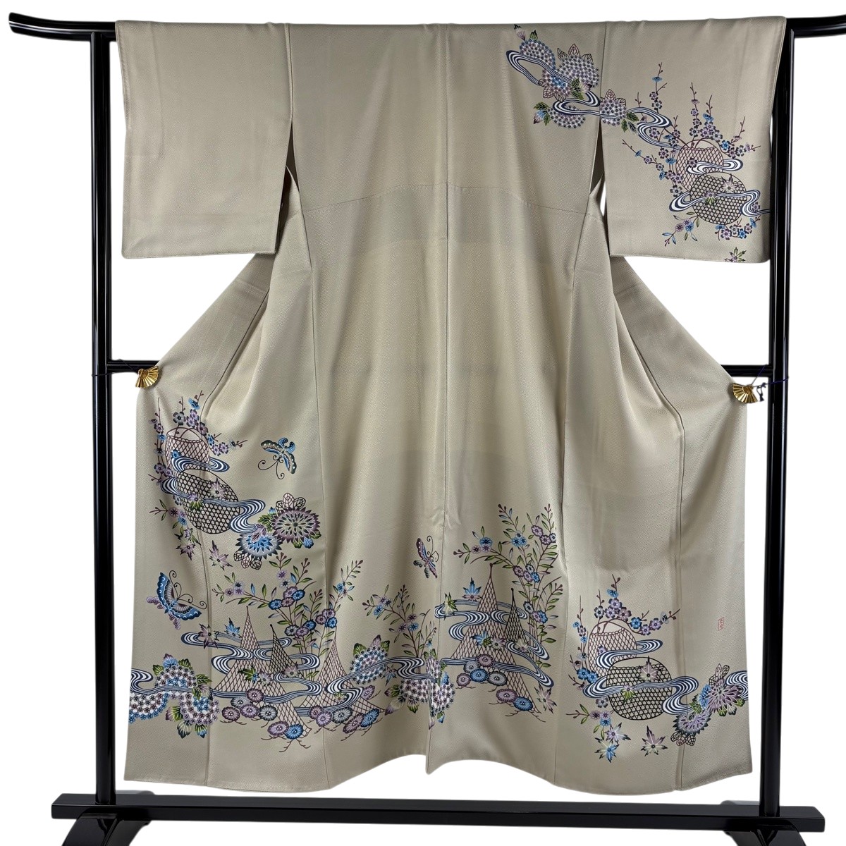 【美品】短い訪問着 身たけ152.5糎 裄丈64糎 M 袷 城間栄順 琉球びんがた 紅型 名書きあり 蝶 顕花植物 ぼかし 灰緑 正絹 珠玉 【中古】