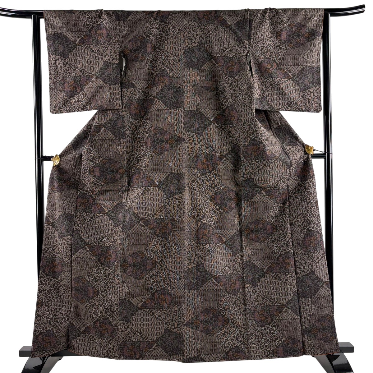 【美品】 紬 身の丈163糎 裄丈64糎 M 袷 花唐草 麻の葉 焦茶色 正絹 名篇 【中古】 msp50