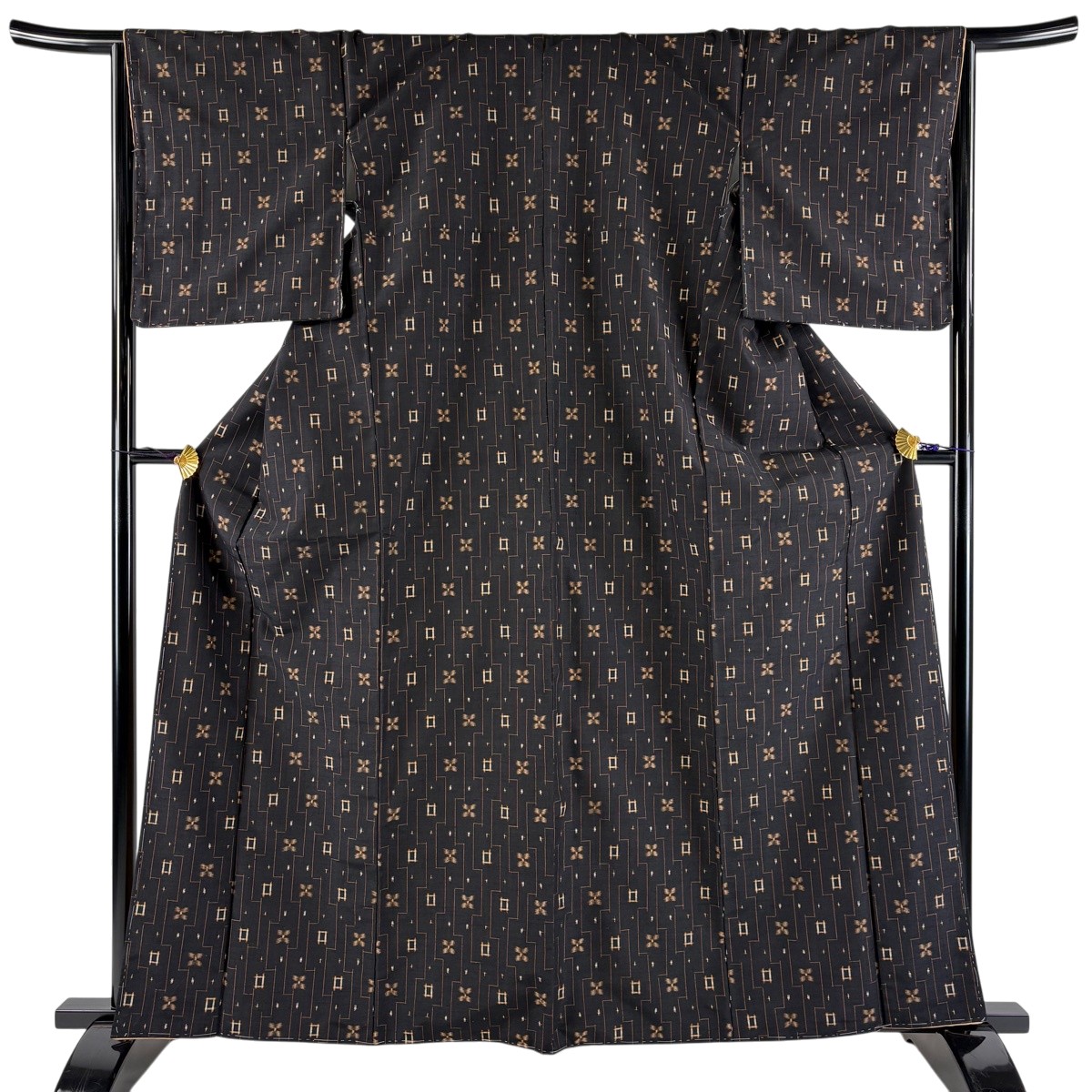 【美品】 紬 身の丈162糎 裄丈66糎 M 袷 花 井桁絣 墨色 正絹 名篇 【中古】 msp50