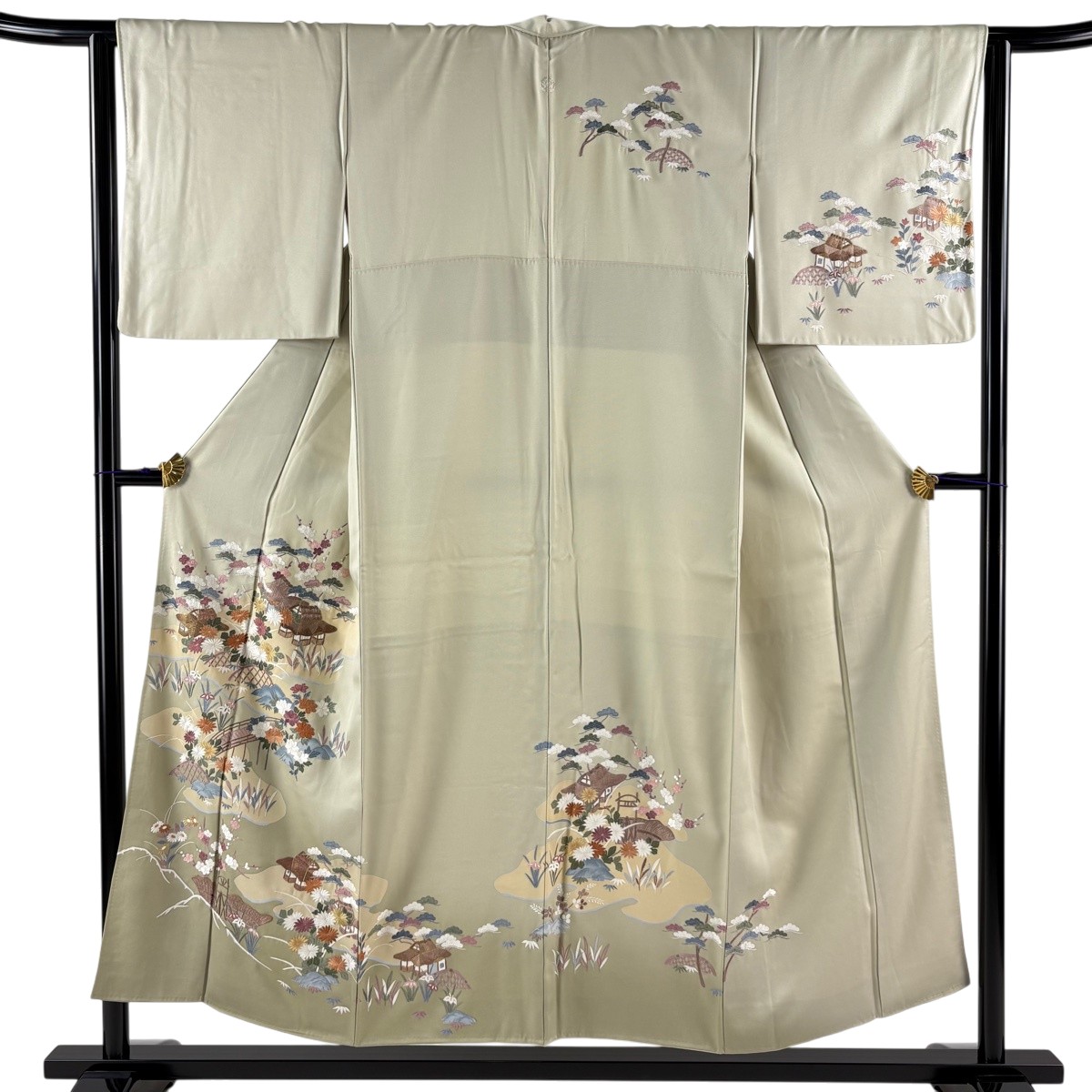 【美品】 短い訪問着 身の丈152糎 裄丈63糎 S 袷 松竹梅 営造物 金糸 刺しゅう 灰緑 正絹 秀品 一個紋 【中古】 msp30