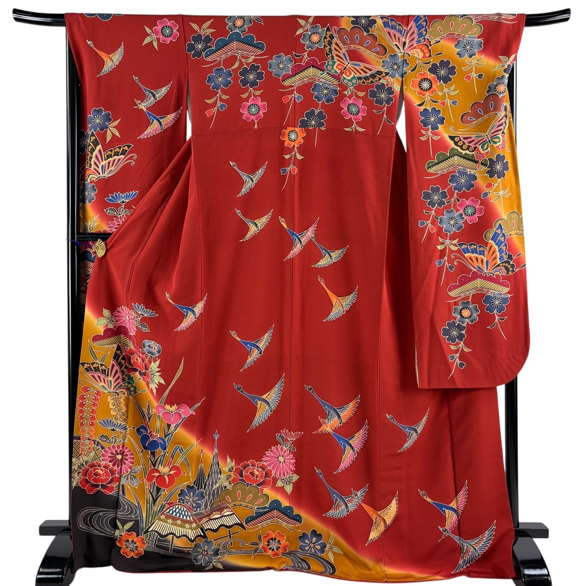 【美品】 振袖 身の丈171珊 裄丈67珊 M 袷 名書きあり 顕花植物 蝶 染め分け ぼかし 赤 正絹 神品 【中古】 msp50