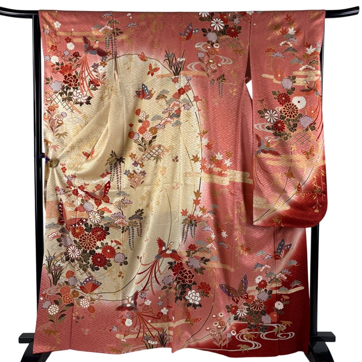 【美品】 振袖 身の丈165.5糎 裄丈65糎 M 袷 菊 蝶 金糸 金彩 サクラ色 正絹 秀品 【中古】 msp30