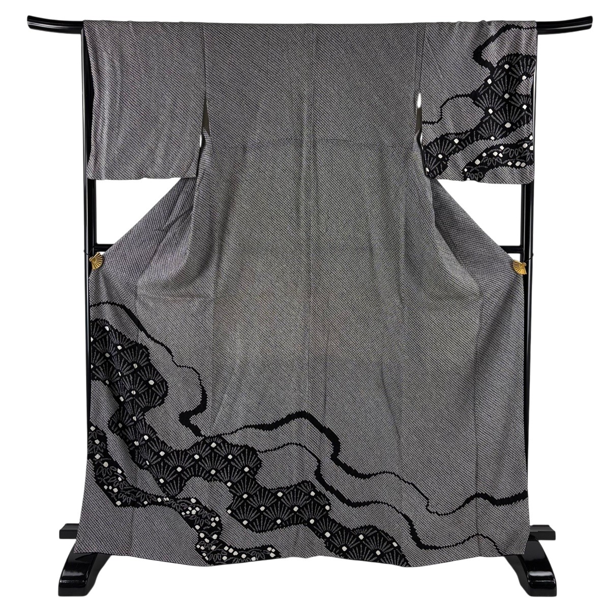 付下げ 身丈165cm 裄丈67cm M 袷 若松 絞り 黒 正絹 名品 【中古】｜バイセル 店