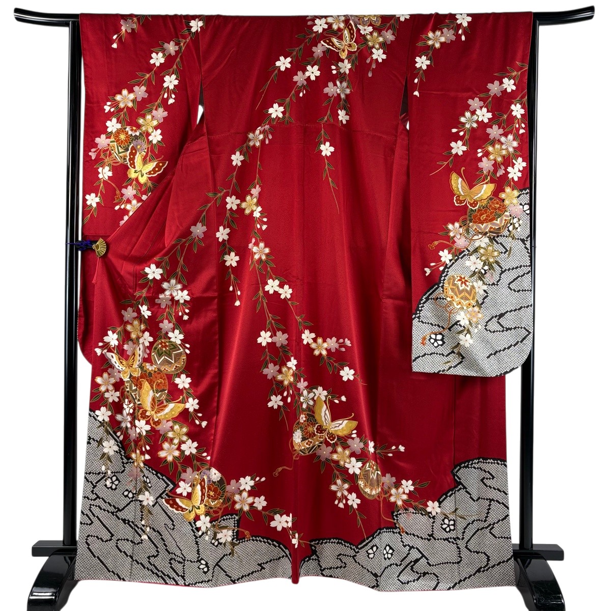 【美品】 振袖 身たけ167糎 裄丈65.5糎 M 袷 蝶 桜 金彩 染め分け 赤 正絹 秀品 【中古】 msp30