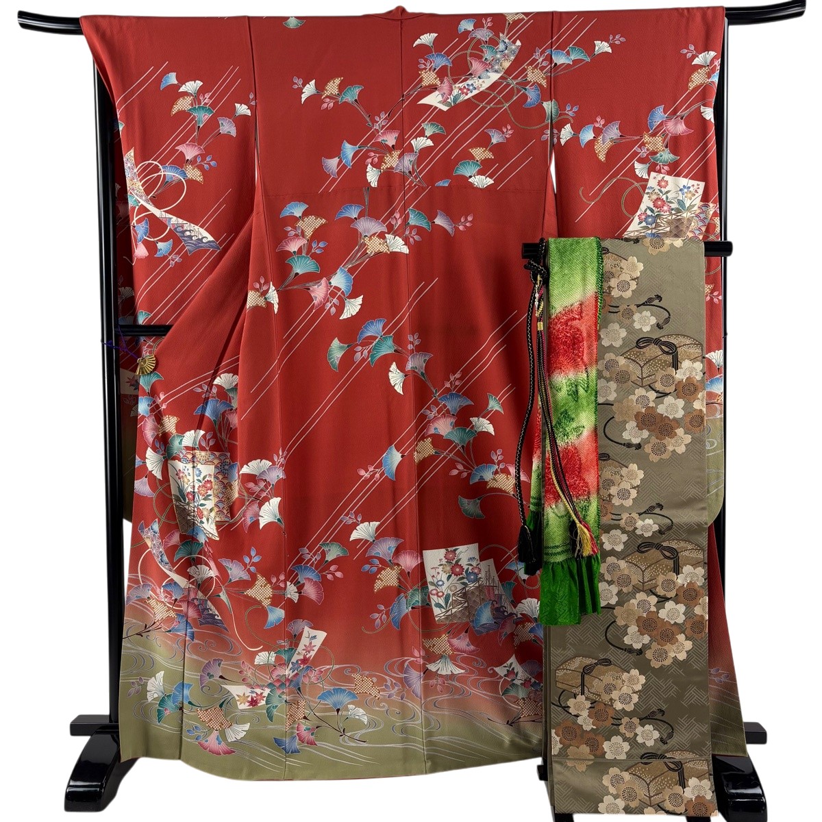 【美品】 振袖 身たけ167糎 裄丈68糎 L 袷 袋帯フルセット 色紙 被子植物 金糸 金彩 緋色 正絹 秀品 【中古】