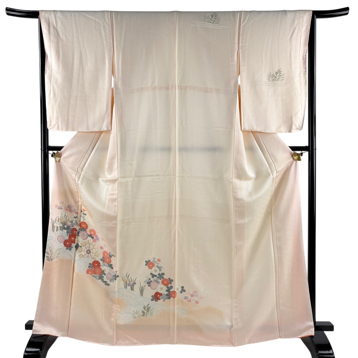 【美品】 短い訪問着 身の丈165糎 裄丈65糎 M 袷 顕花植物 土車 銀彩 ぼかし 薄オレンジ色 正絹 秀品 【中古】 msp30