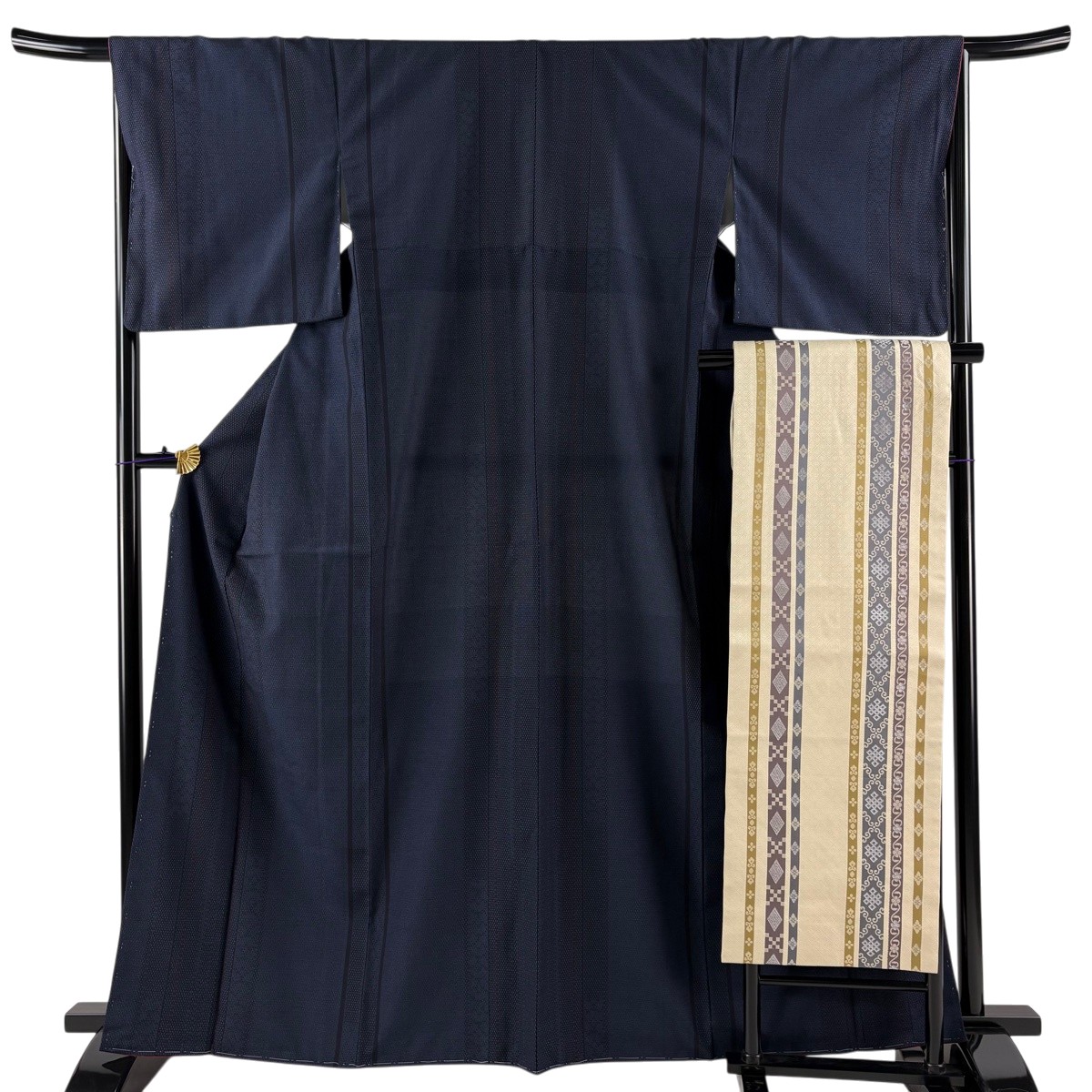 【美品】 紬 身たけ164.5糎 裄丈66.5糎 M 袷 名古屋帯仕掛ける 縞 青海波 紺色 正絹 秀品 【中古】