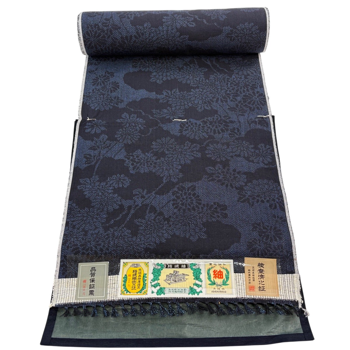 布切れ 秀品 紬 証紙 菊 雲文 黒 正絹 【中古】
