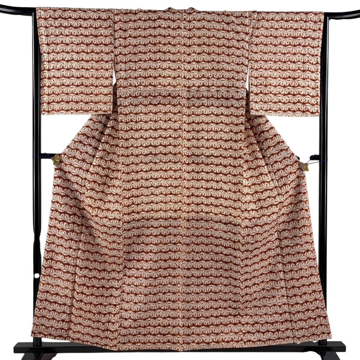【美品】 小紋 身の丈157.5珊 裄丈65珊 M 袷 南部地方茜染め 幾何学学 絞り 赤茶 正絹 珠玉 【中古】