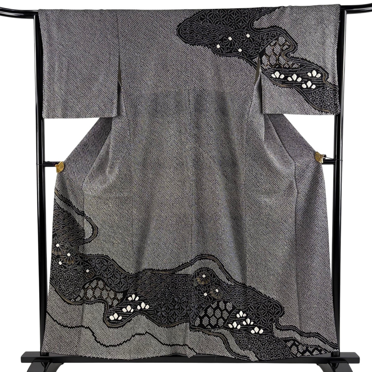 【美品】 短い訪問着 身の丈157珊 裄丈64珊 M 袷 やまと 水筋 有職文様 金彩 総絞り 黒 正絹 神品 【中古】