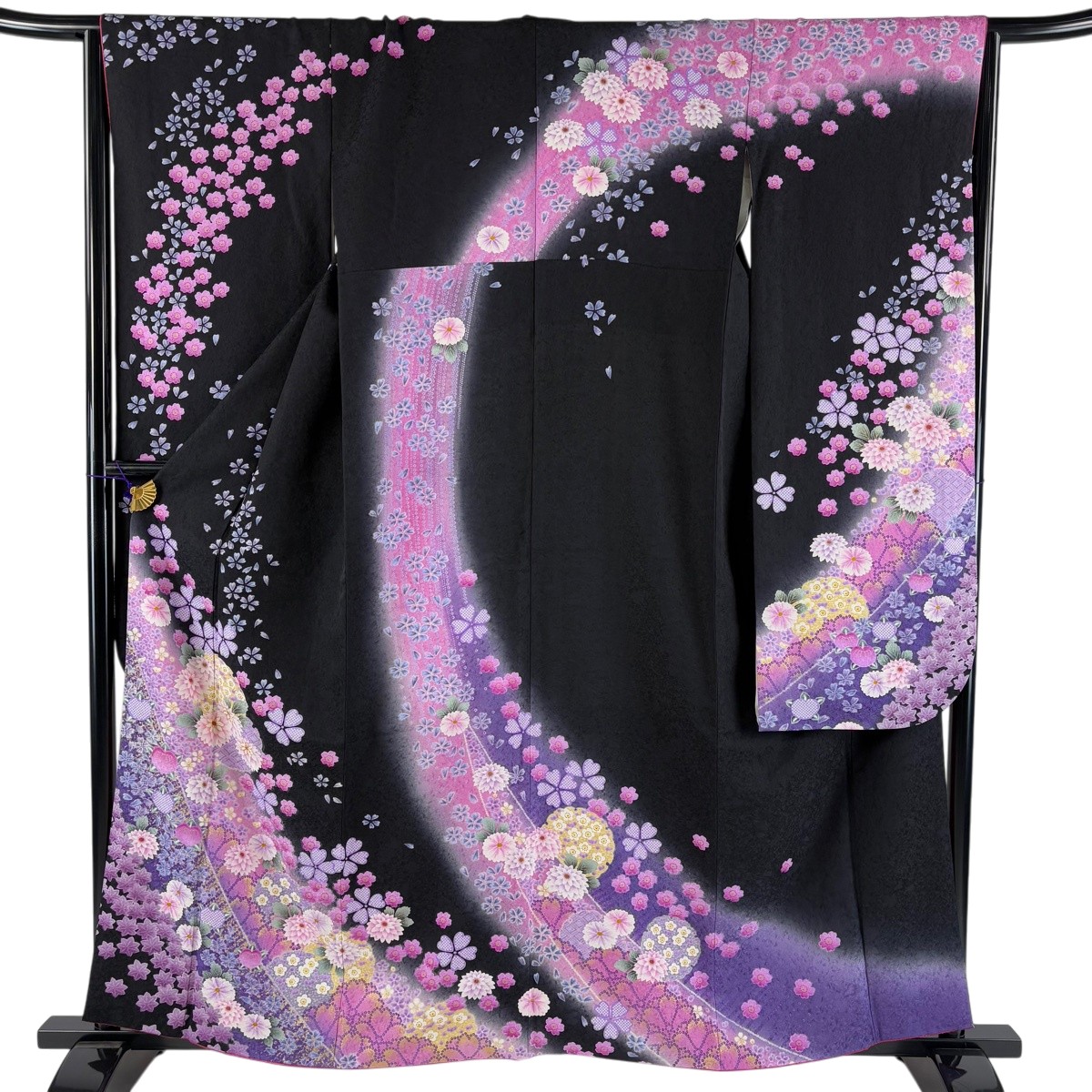 【美品】 振袖 身の丈158.5珊 裄丈64.5珊 M 袷 雪輪 菊 金糸 金彩 黒 正絹 神品 【中古】
