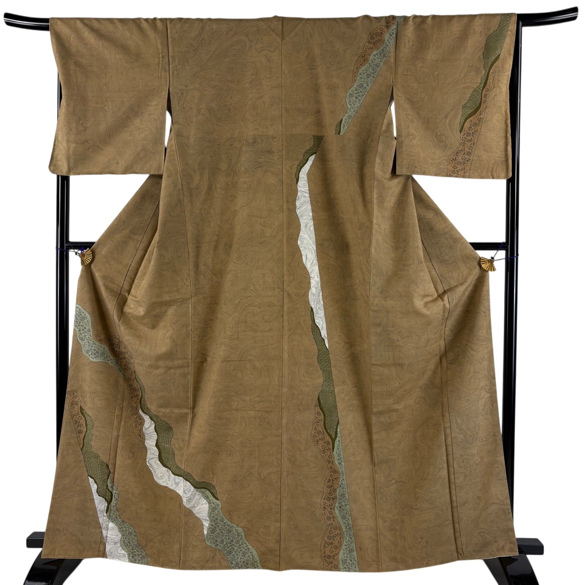 【美品】 訪問着 身丈165cm 裄丈67.5cm L 袷 紬地 ほていや 笹蔓 有職文様 薄茶色 正絹 秀品 【中古】｜バイセル 店