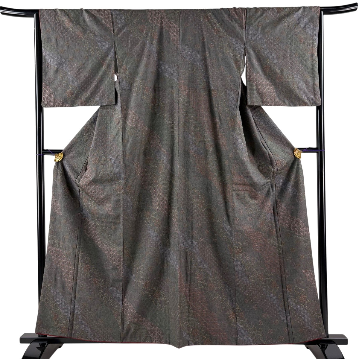 【美品】 小紋 身たけ160.5糎 裄丈65糎 M 袷 紬地 花唐草 有職文様 刺し子刺しゅう 灰緑 正絹 珠玉 【中古】