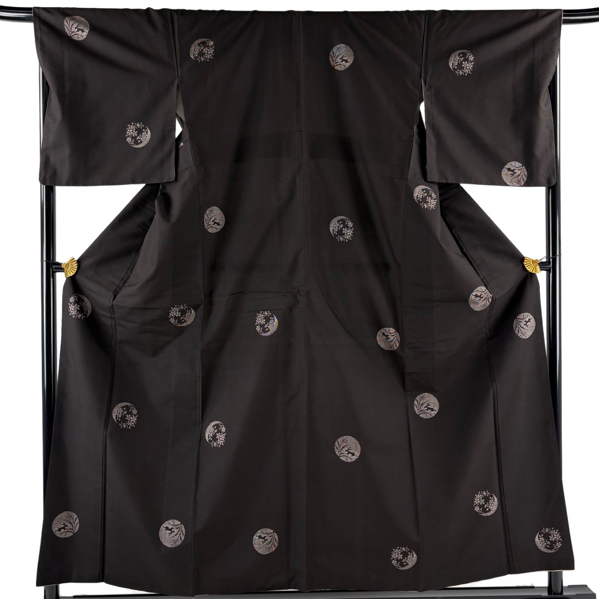 【美品】 紬 身の丈157糎 裄丈68糎 L 袷 丸文 うさぎ 焦茶色 正絹 名篇 【中古】
