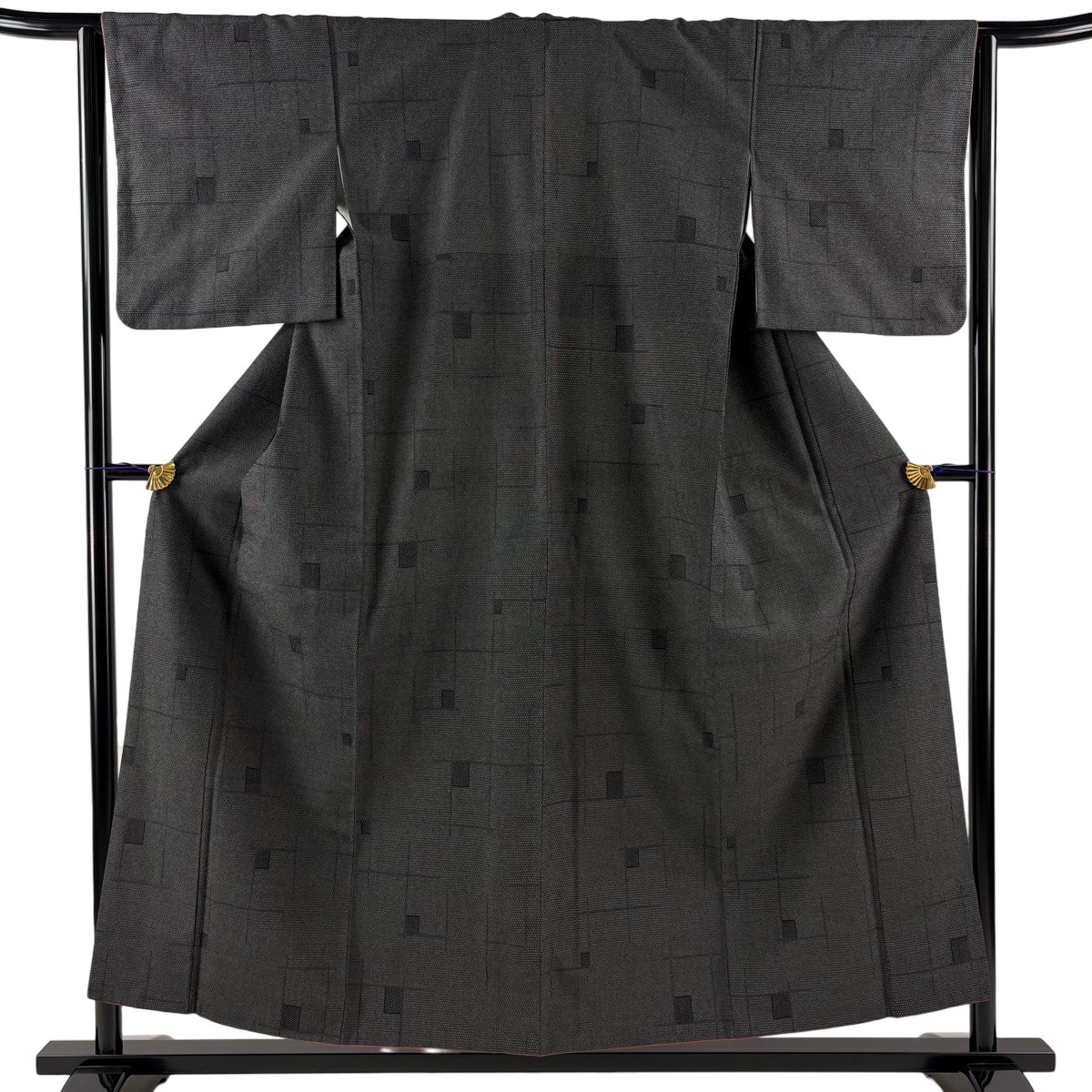 【美品】 紬 身の丈154糎 裄丈63.5糎 S 袷 証紙あり 塩沢亀甲絣 黒 正絹 名篇 【中古】