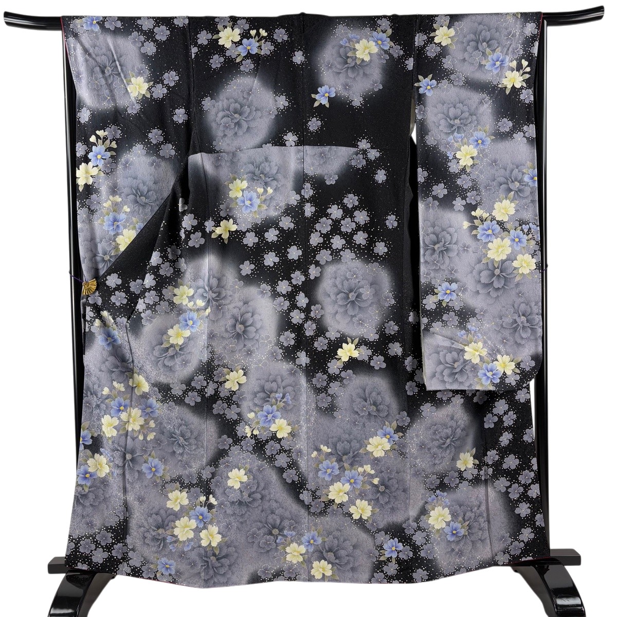 【美品】 振袖 身たけ164糎 裄丈66糎 M 袷 顕花植物 銀通し 箔 黒 正絹 珠玉 【中古】