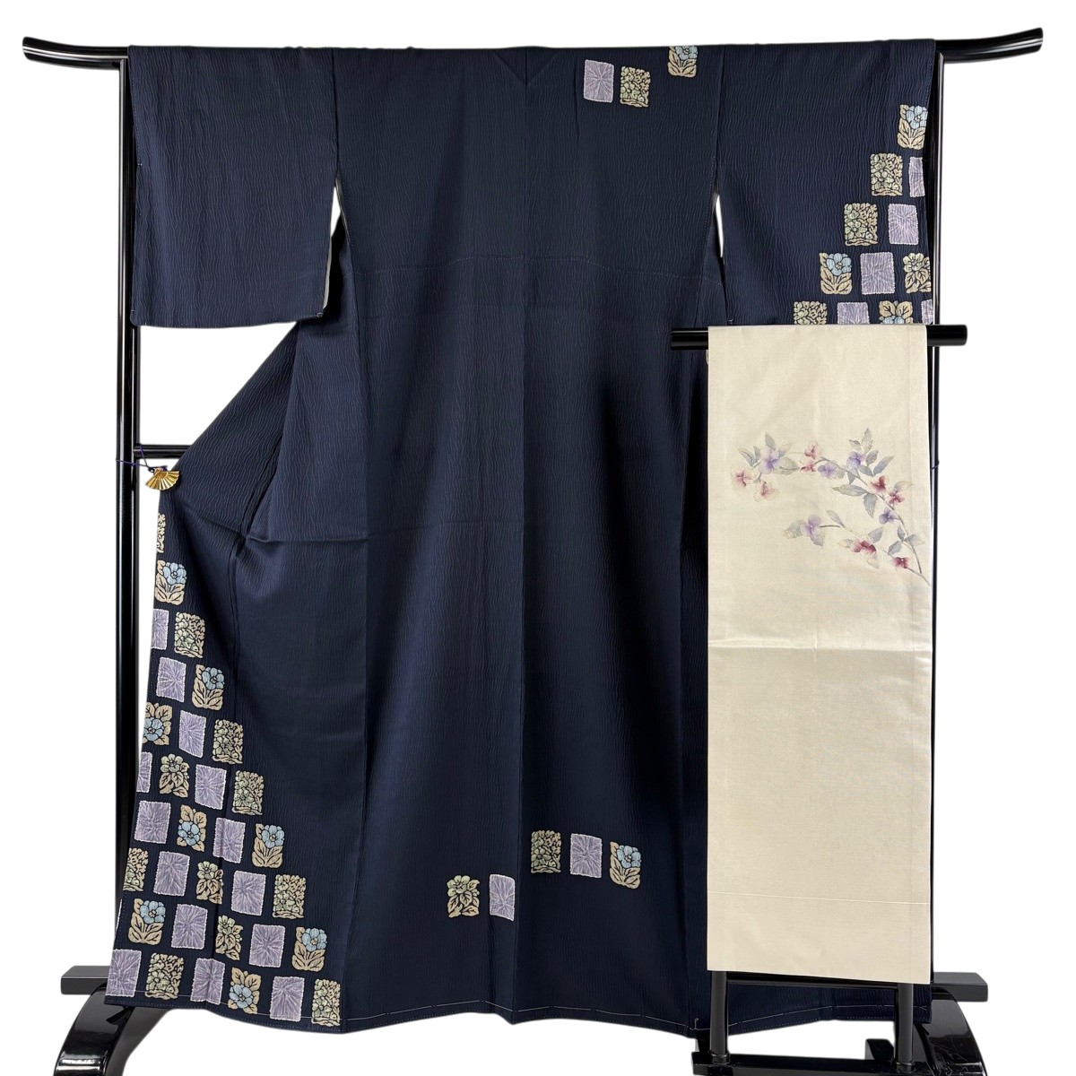 【美品】 付下げ 身の丈163珊 裄丈65.5珊 M 袷 名古屋帯書き割り 椿 色紙 濃紺色 正絹 秀品 【中古】