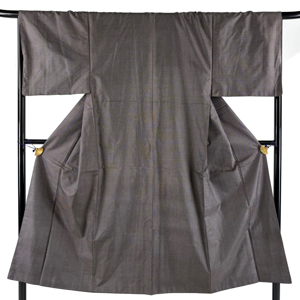 【美品】 男御召しもの 身の丈147.5糎 裄丈68.5糎 M 袷 紬 合奏団 亀甲絣 焦茶色 正絹 秀品 【中古】