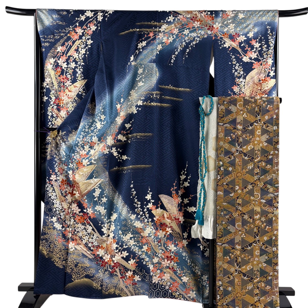【美品】 振袖 身たけ160.5糎 裄丈66糎 M 袷 袋帯フルセット 御所車 枝梅 金彩 染め分け 紺色 正絹 秀品 【中古】