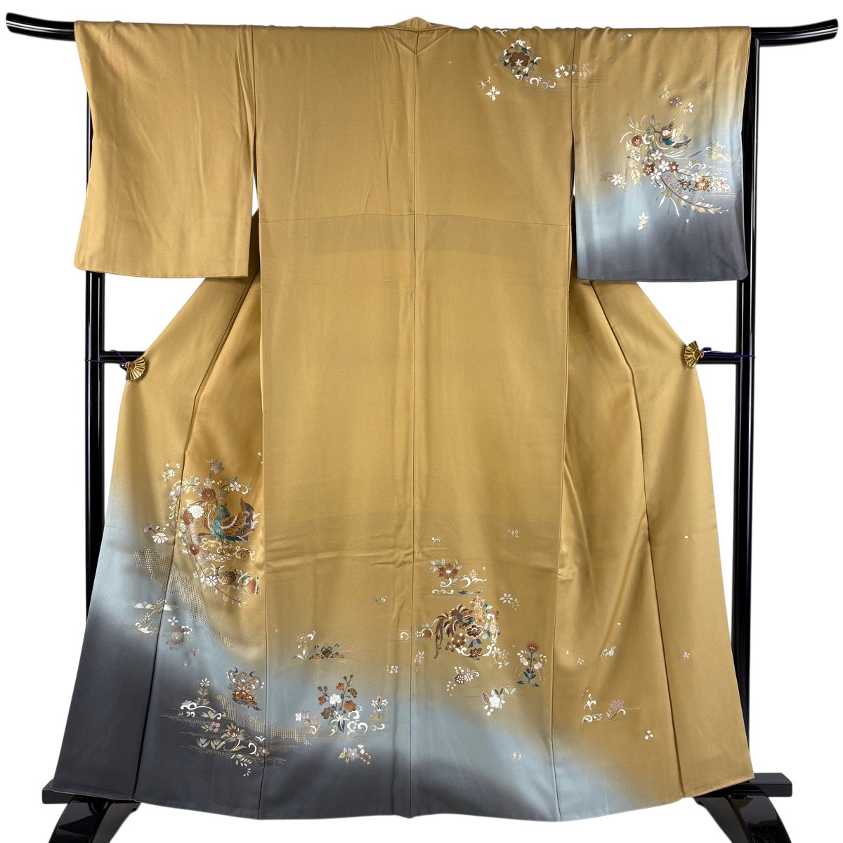 短い訪問着 身の丈161珊 裄丈68珊 L 袷 やまと 花喰い鳥 顕花植物 刺しゅう 金彩 ベージュ 正絹 秀品 【中古】