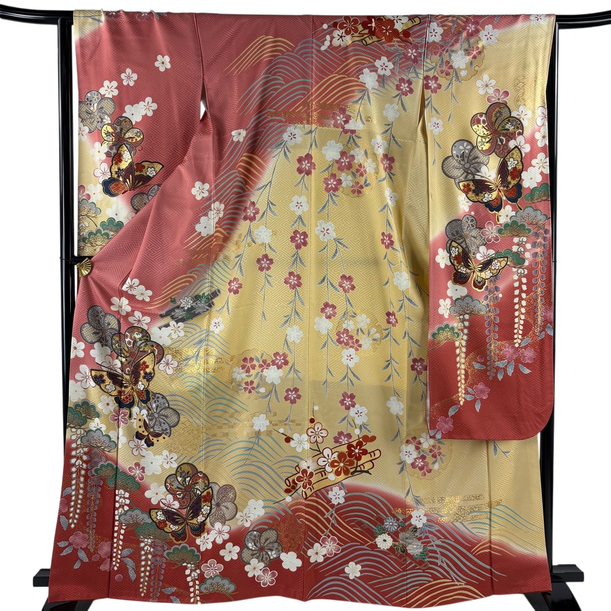 振袖 身の丈163珊 裄丈65珊 M 袷 蝶 松梅 金糸 金彩 さくら色 正絹 秀品 【中古】