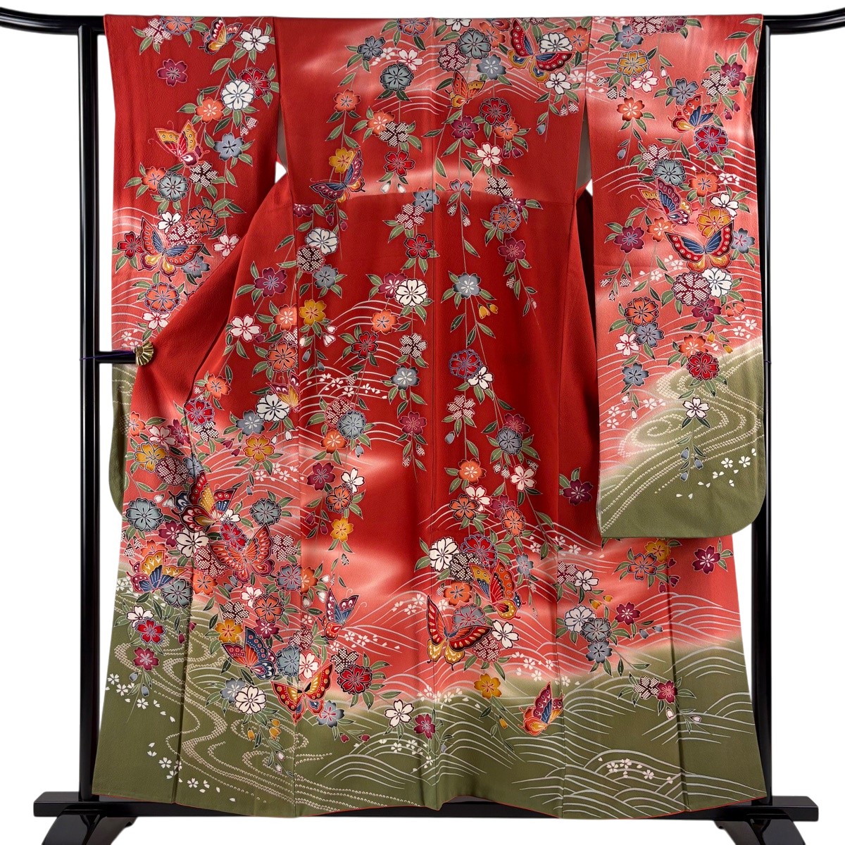 振袖 身たけ158糎 裄丈63.5糎 S 袷 蝶 桜 染め分け ぼかし 茜色 正絹 名曲 【中古】