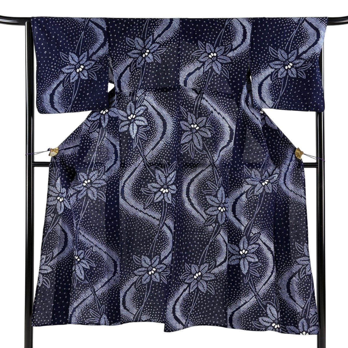 【美品】 浴衣 身の丈146珊 裄丈66珊 M 絞り浴衣 顕花植物 水筋 紺色 綿 神品 【中古】