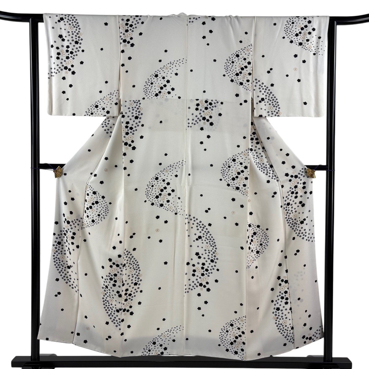 【美品】 小紋 身の丈152糎 裄丈61.5糎 S 袷 桜 水流 金彩 白 正絹 名篇 【中古】
