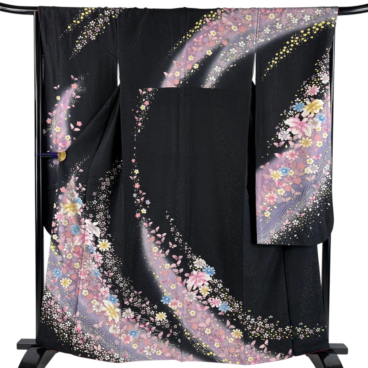 【美品】 振袖 身たけ160.5糎 裄丈67.5糎 L 袷 やまと 顕花植物 水筋 銀通し 刺しゅう 黒 正絹 名曲 【中古】
