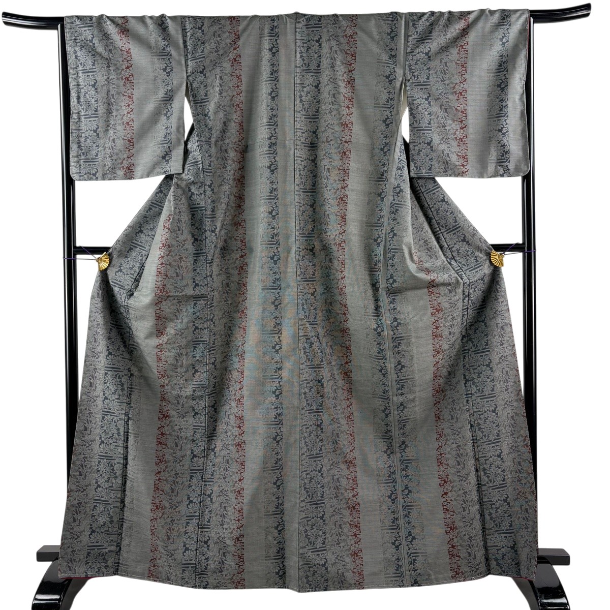 【美品】 大島紬 身丈167cm 裄丈66cm M 袷 証紙あり 草花 霞 灰色 正絹 逸品 【中古】 msp30｜バイセル 店