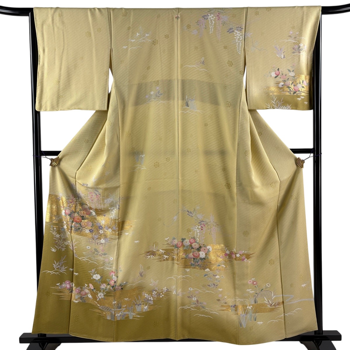 【美品】 短い訪問着 身たけ158糎 裄丈66糎 M 袷 霞 顕花植物 金糸 金彩 薄イエローオーカー色 正絹 名曲 一応紋 【中古】