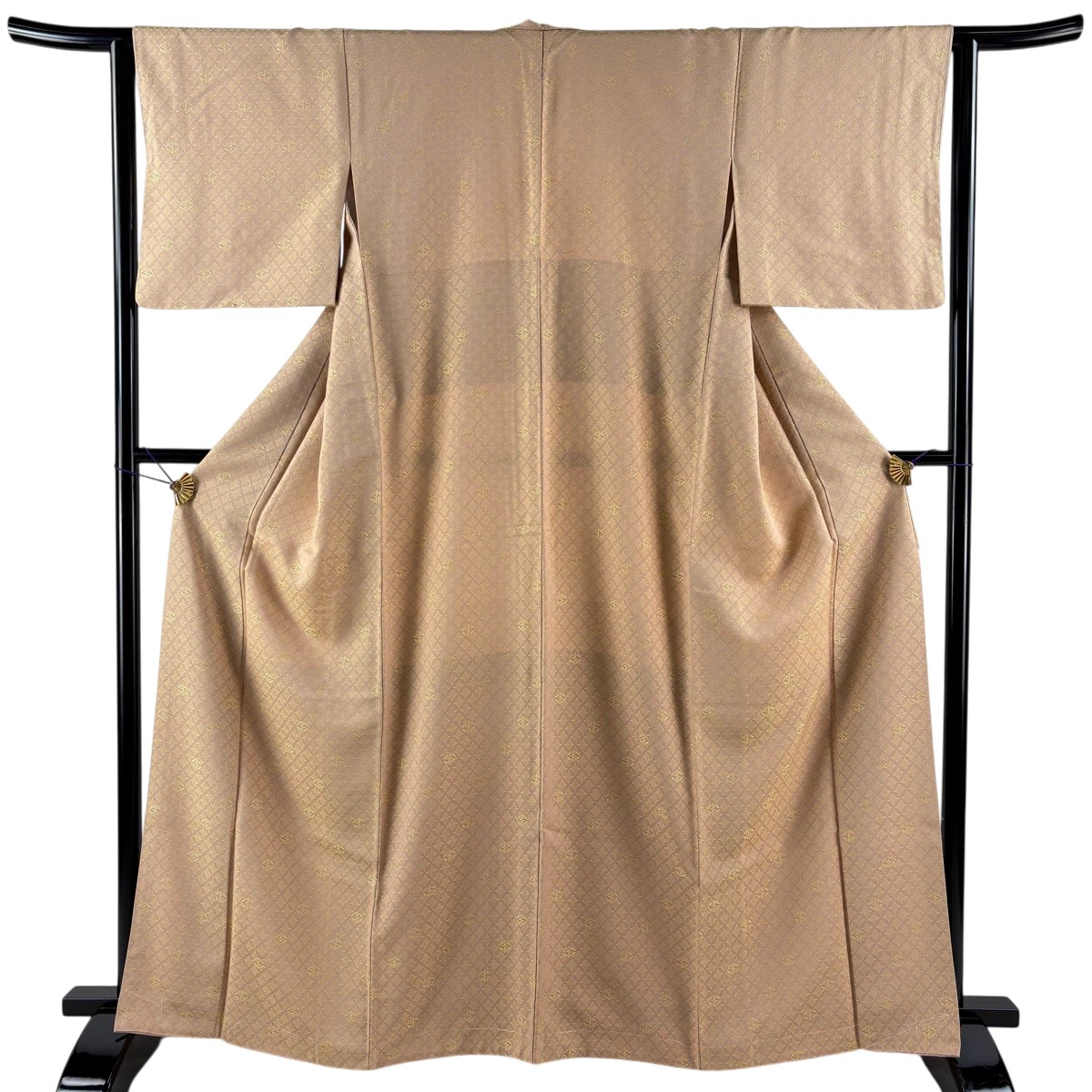 【美品】 お召 身丈164.5cm 裄丈62.5cm S 袷 向かい鶴 花菱 ピンクベージュ 正絹 逸品 一つ紋 【中古】 msp29｜バイセル 店 20,608円