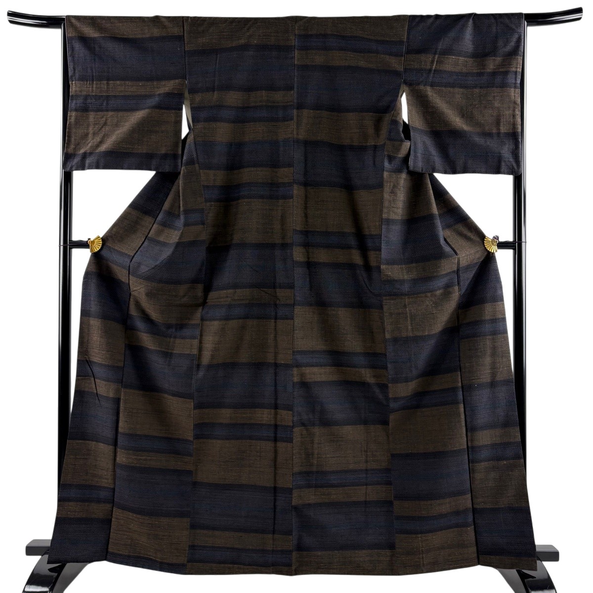 【美品】 結城紬 身丈164cm 裄丈66cm M 袷 はたおり娘 証紙あり 段縞 亀甲絣 焦茶色 正絹 名品 【中古】 msp30｜バイセル 店