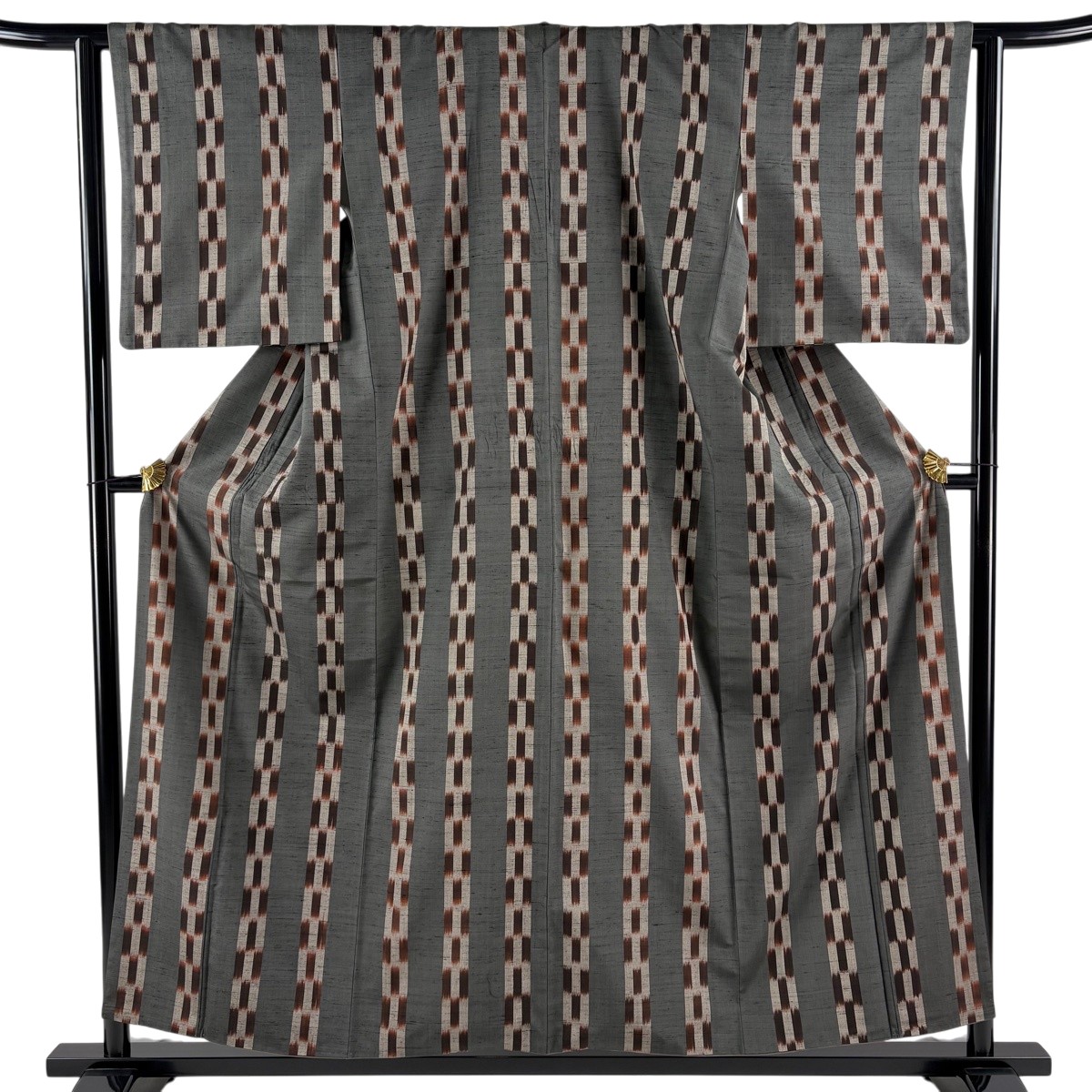 【美品】 紬 身丈155.5cm 裄丈62cm S 袷 本場米琉 証紙あり 縞 絣柄 灰色 正絹 逸品 【中古】 msp29｜バイセル 店