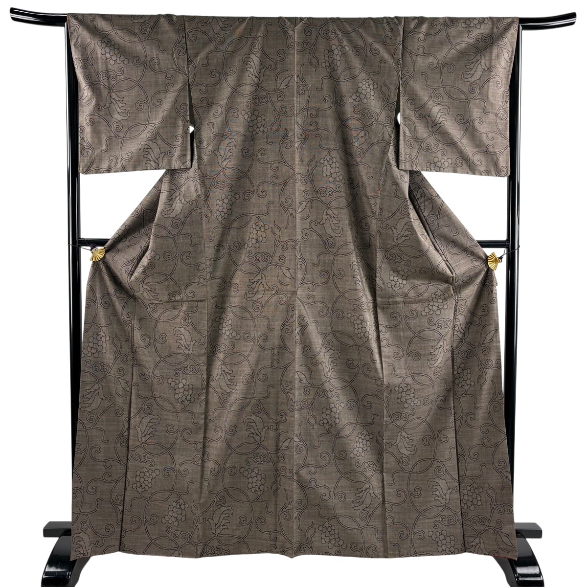 紬 身丈167cm 裄丈67cm M 袷 葡萄唐草 焦茶色 正絹 名品 【中古】 msp30｜バイセル 店