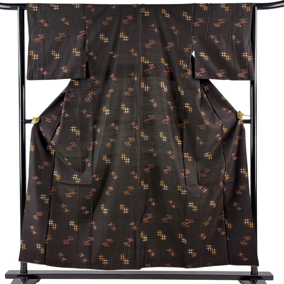 紬 身丈154.5cm 裄丈62cm S 袷 井桁絣 燕 焦茶色 正絹 逸品 【中古】｜バイセル 店