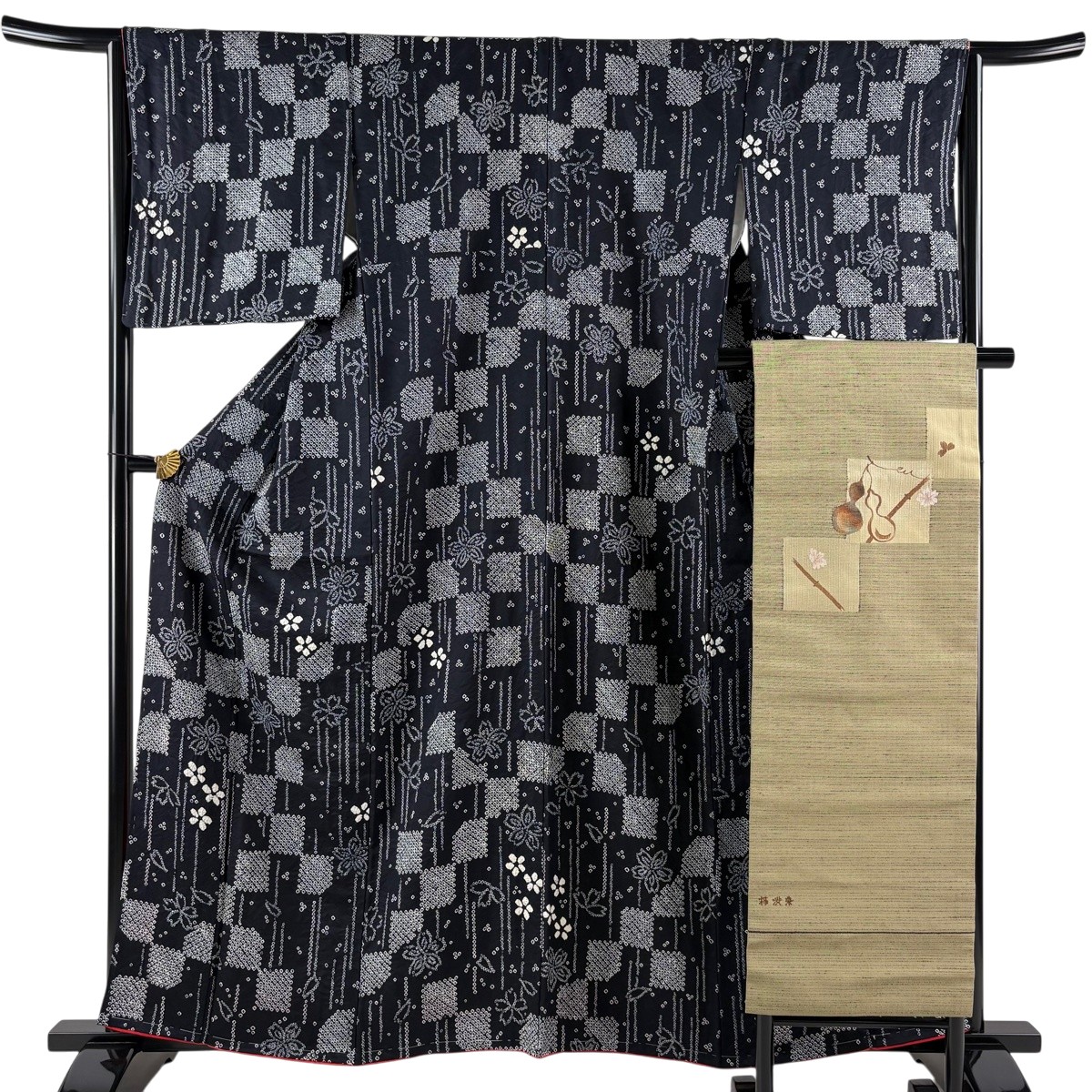 【美品】 小紋 身丈160.5cm 裄丈65cm M 袷 名古屋帯セット 桜 市松 絞り 黒 正絹 秀品 【中古】 msp30|バイセル 店