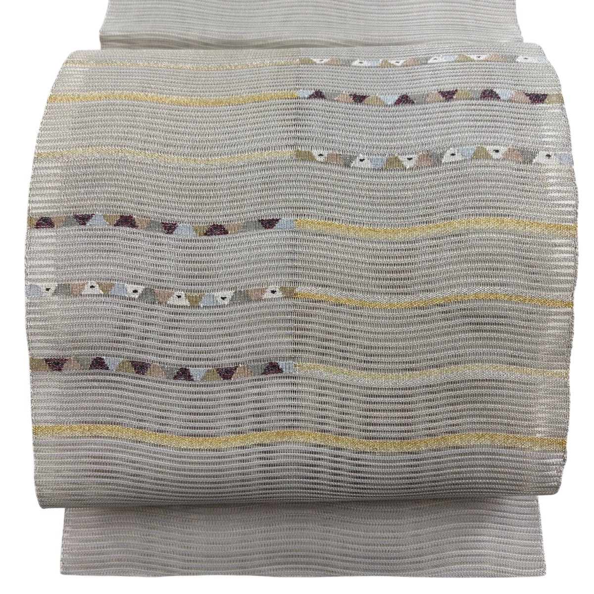 【美品】 名古屋帯 秀品 八寸名古屋帯 松葉仕立て 夏帯 よろけ縞 幾何学模様 金銀糸 灰色 正絹 【中古】｜バイセル 店